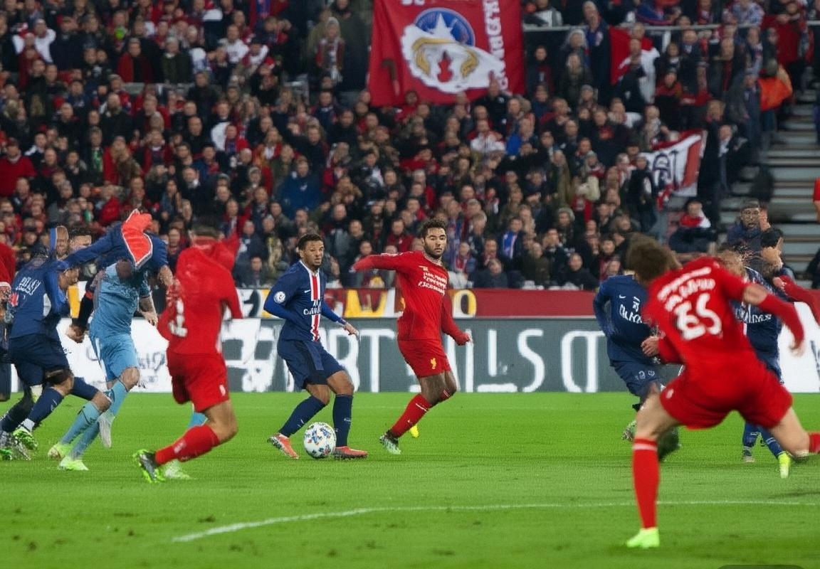 巴黎圣日耳曼 vs 利物浦：战术对决与球星巅峰对决前瞻(图1)